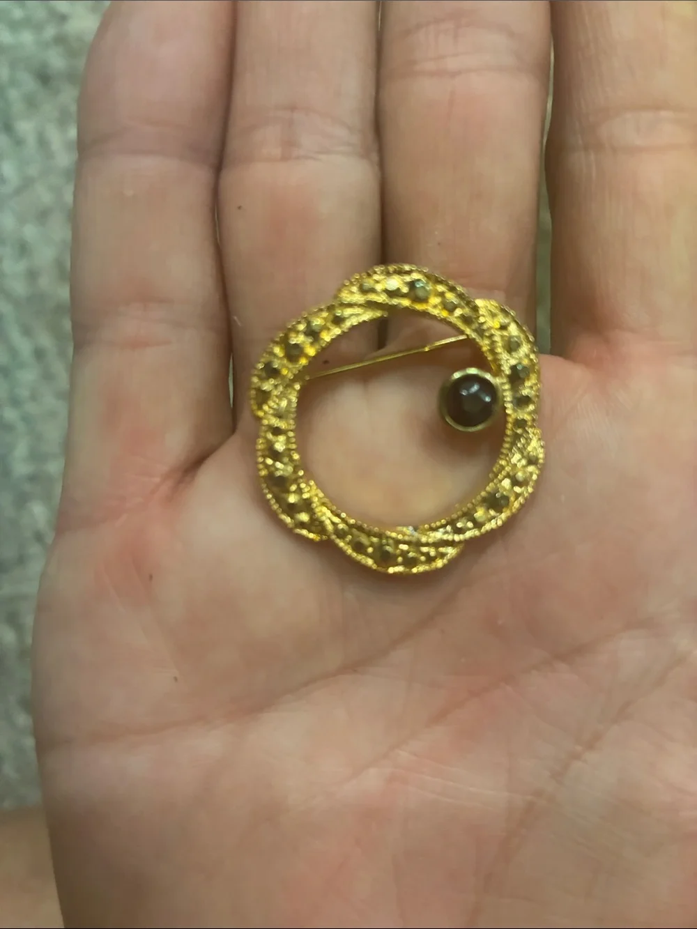 Vintage gold tone wreath circle pin